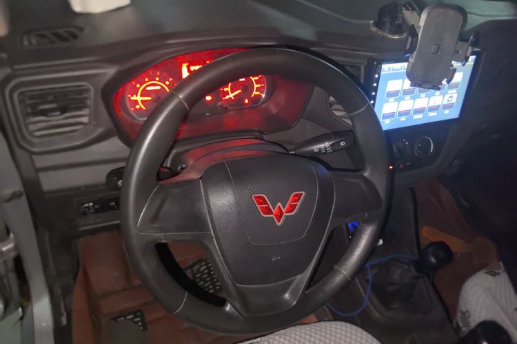 Used Wuling Hongguang V 2022 1.5L Jingqu Version Hydraulic Power Steering LAR Steering Wheel