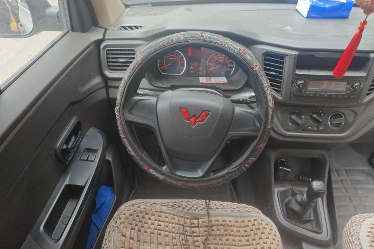 Used Wuling Hongguang V 2022 1.5L Jingqu Edition Electric-Assist LAR Steering Wheel