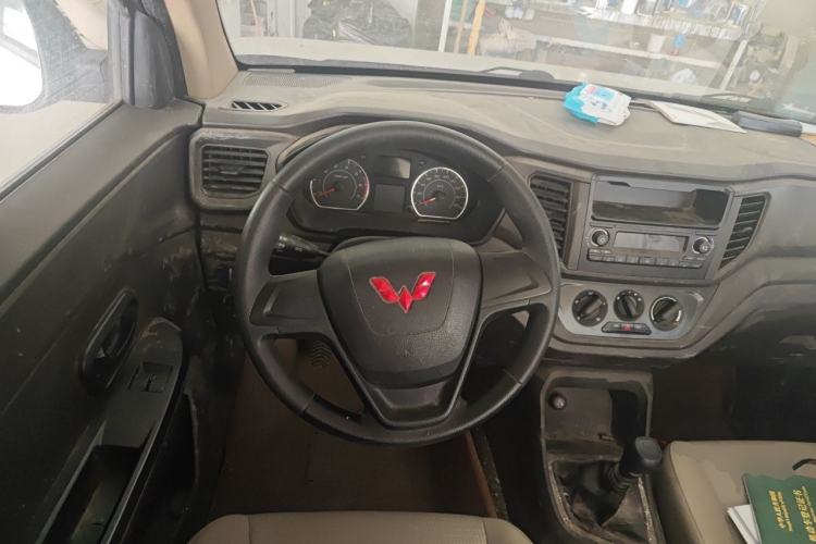 Used Wuling Hongguang V 2022 1.5L Jingqu Version Hydraulic Power Steering LAR Steering Wheel