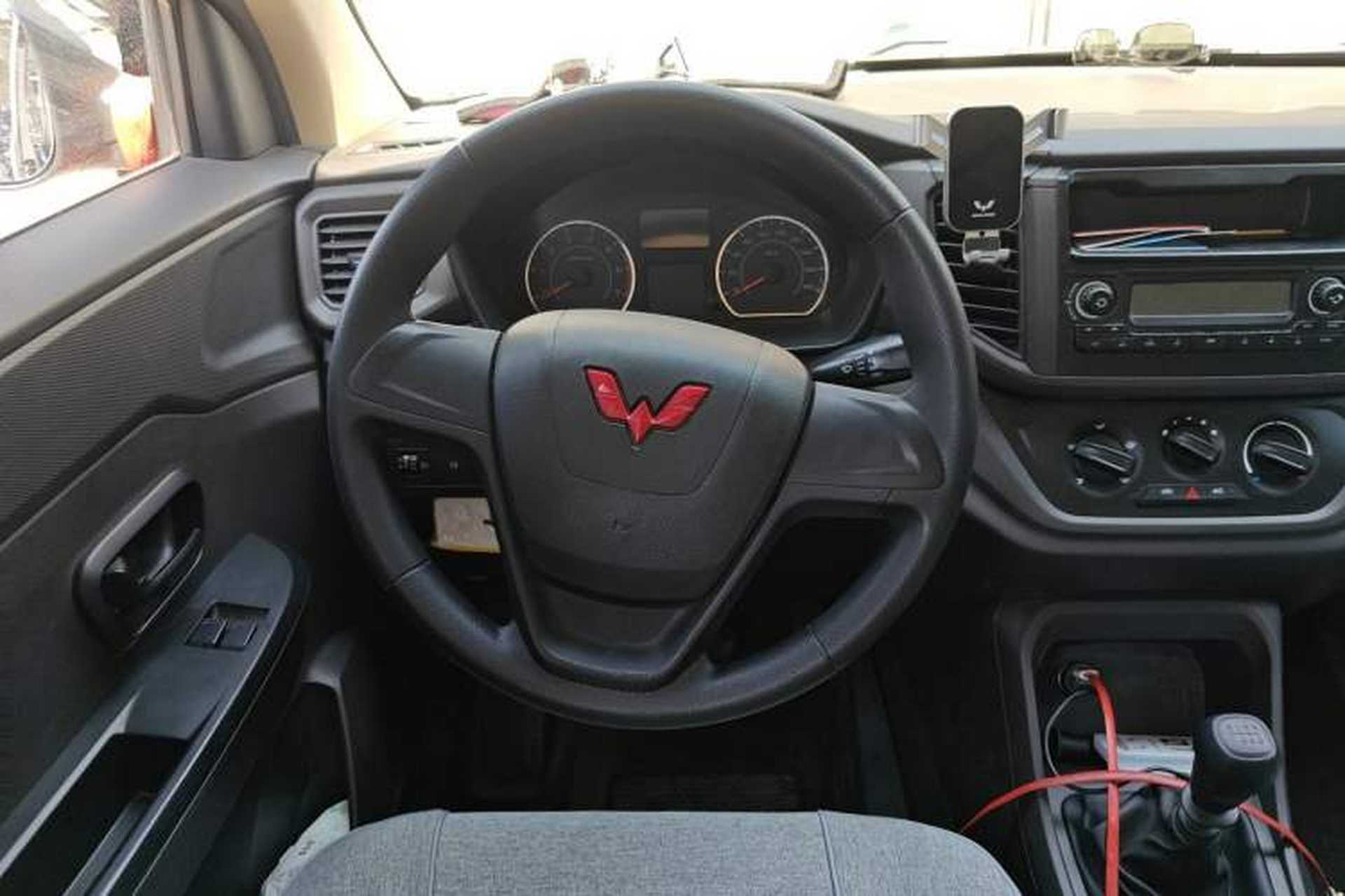 Used Wuling Hongguang V 2022 1.5L Enjoy Edition Electric-Powered LAR Steering Wheel