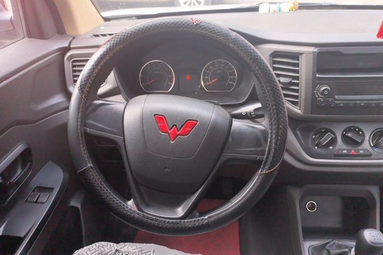 Used Wuling Hongguang V 2022 1.5L Jingqu Edition Electric-Assist LAR Steering Wheel