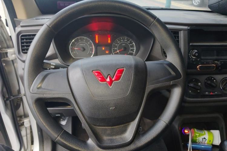 Used Wuling Hongguang V 2022 1.5L Jingqu Edition Enclosed-Window Vehicle with Electric Power Steering LAR Steering Wheel