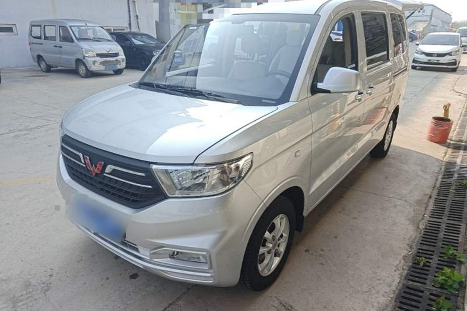 Фото Wuling с площадки