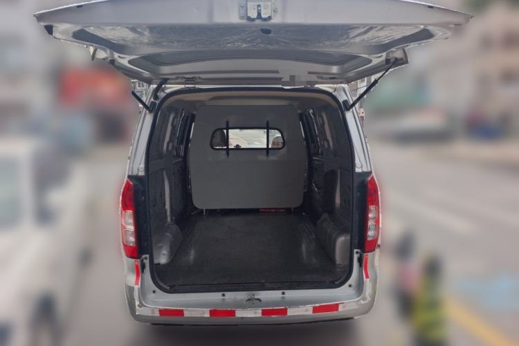 Used Wuling Hongguang V 2022 1.5L Jingqu Edition Enclosed-Window Vehicle with Hydraulic Power Steering LAR Trunk