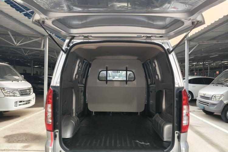 Used Wuling Hongguang V 2022 1.5L Jingqu Edition Enclosed-Window Vehicle with Hydraulic Power Steering LAR Trunk