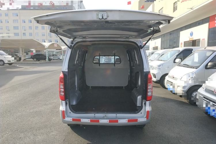 Used Wuling Hongguang V 2022 1.5L Jingqu Edition Enclosed-Window Vehicle with Hydraulic Power Steering LAR Trunk