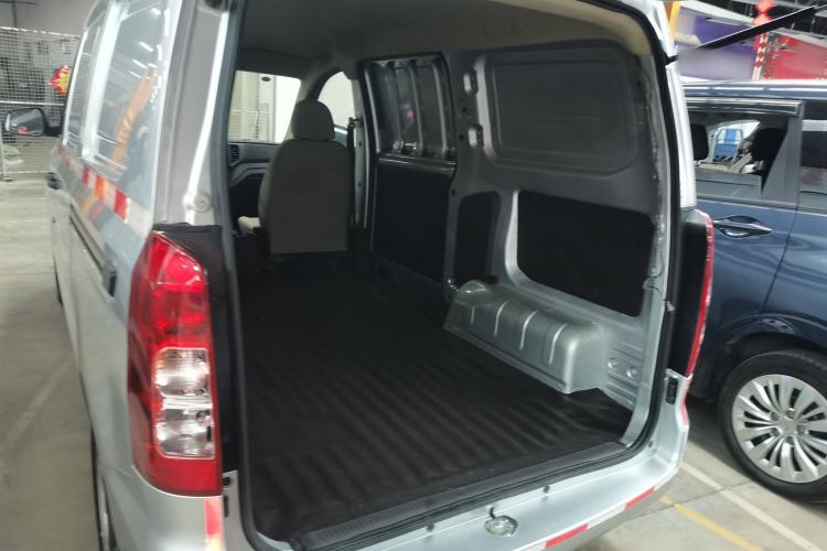 Used Wuling Hongguang V 2022 1.5L Jingqu Edition Enclosed-Window Vehicle with Hydraulic Power Steering LAR Trunk