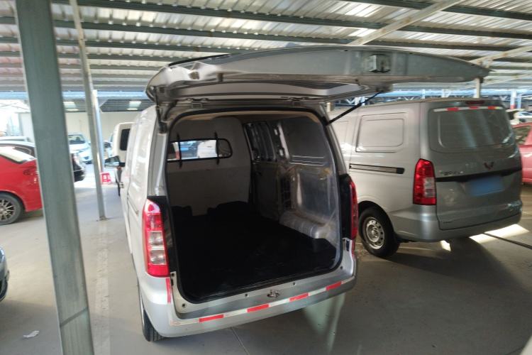 Used Wuling Hongguang V 2022 1.5L Jingqu Edition Enclosed-Window Vehicle with Electric Power Steering LAR Trunk