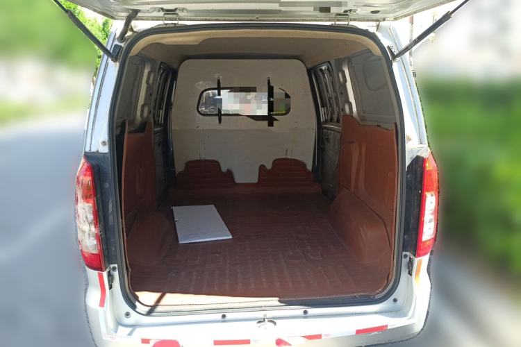 Used Wuling Hongguang V 2022 1.5L Jingqu Edition Enclosed-Window Vehicle with Hydraulic Power Steering LAR Trunk