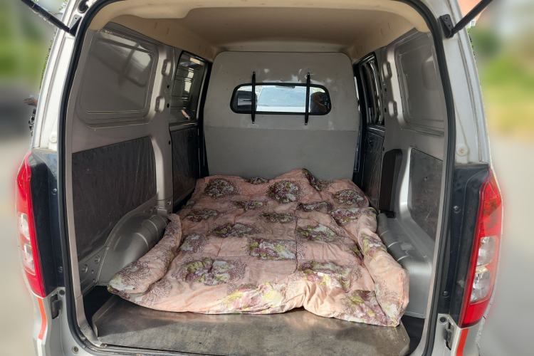 Used Wuling Hongguang V 2022 1.5L Jingqu Edition Enclosed-Window Vehicle with Hydraulic Power Steering LAR Trunk