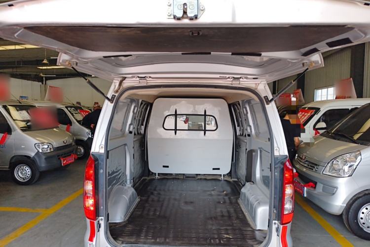 Used Wuling Hongguang V 2022 1.5L Jingqu Edition Enclosed-Window Vehicle with Hydraulic Power Steering LAR Trunk
