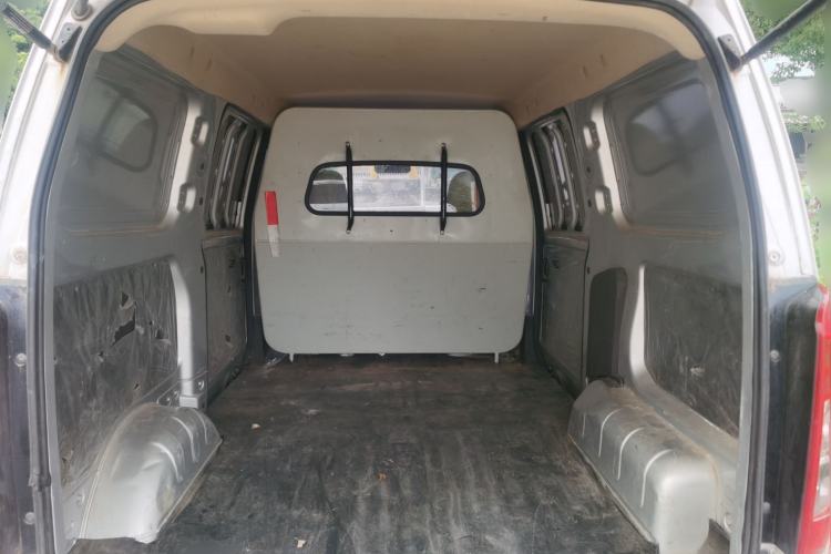 Used Wuling Hongguang V 2022 1.5L Jingqu Edition Enclosed-Window Vehicle with Hydraulic Power Steering LAR Trunk
