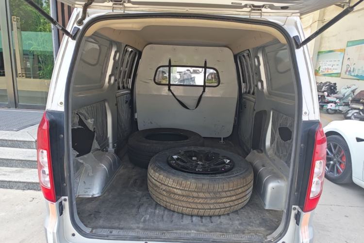 Used Wuling Hongguang V 2022 1.5L Jingqu Edition Enclosed-Window Vehicle with Electric Power Steering LAR Trunk
