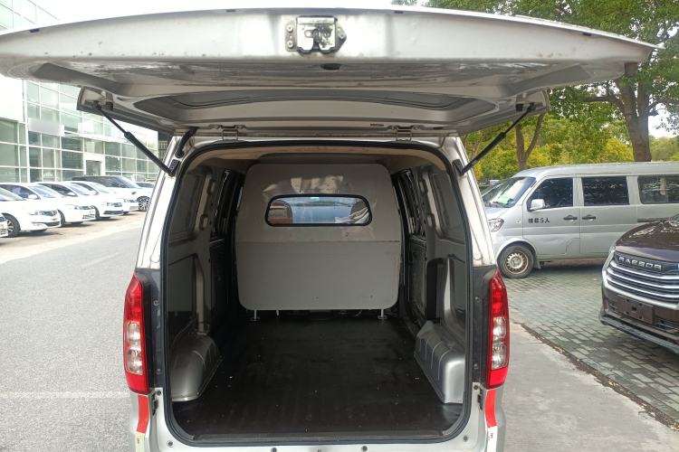 Used Wuling Hongguang V 2022 1.5L Jingqu Edition Enclosed-Window Vehicle with Electric Power Steering LAR Trunk