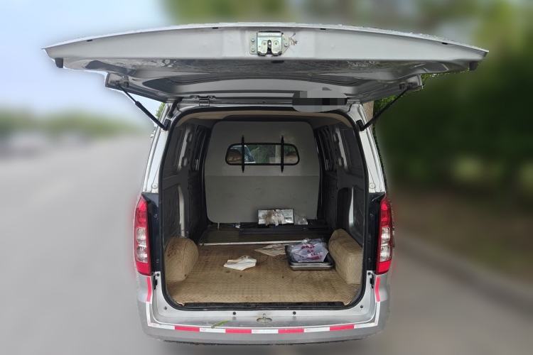 Used Wuling Hongguang V 2022 1.5L Jingqu Edition Enclosed-Window Vehicle with Hydraulic Power Steering LAR Trunk