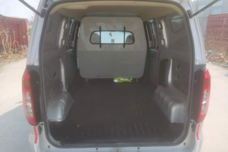 Used Wuling Hongguang V 2022 1.5L Jingqu Edition Enclosed-Window Vehicle with Electric Power Steering LAR Trunk