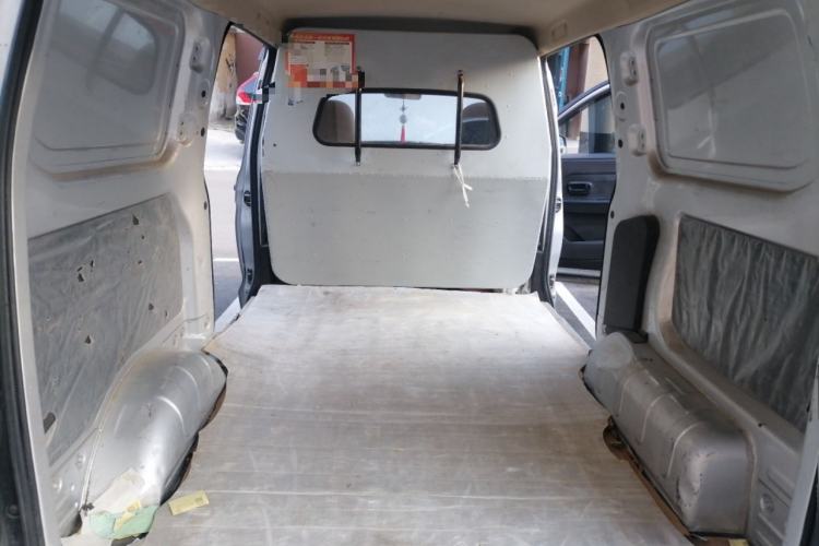 Used Wuling Hongguang V 2022 1.5L Jingqu Edition Enclosed-Window Vehicle with Hydraulic Power Steering LAR Trunk
