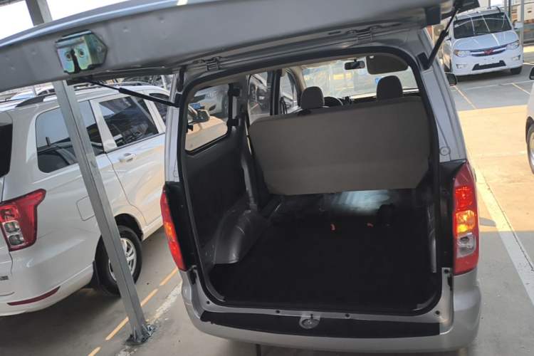 Used Wuling Hongguang V 2022 1.5L Jingqu Version Hydraulic Power Steering LAR Trunk