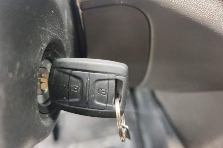 Used Wuling Hongguang V 2022 1.5L Jingqu Edition Electric-Assist LAR Vehicle Key