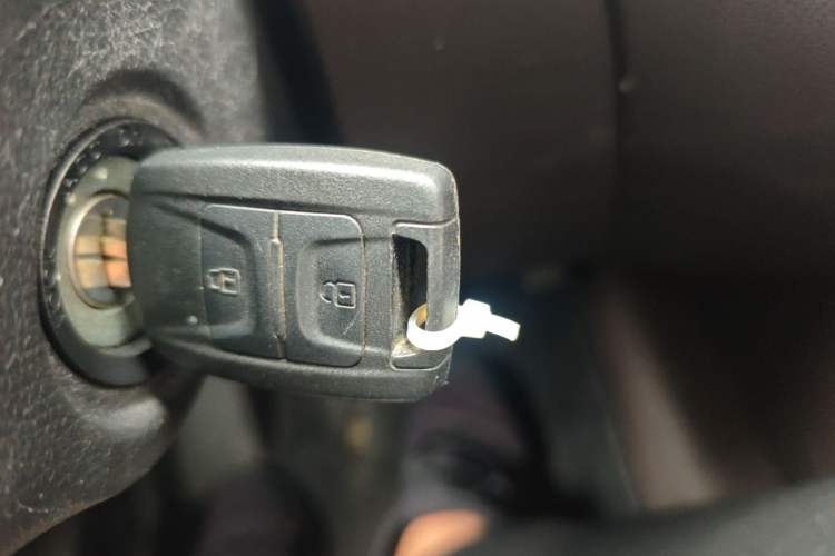Used Wuling Hongguang V 2022 1.5L Jingqu Edition Enclosed-Window Vehicle with Hydraulic Power Steering LAR Vehicle Key