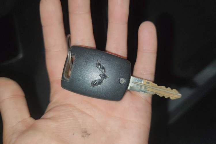 Used Wuling Hongguang V 2022 1.5L Jingqu Edition Electric-Assist LAR Vehicle Key