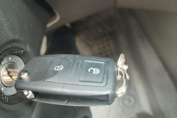 Used Wuling Hongguang V 2022 1.5L Jingqu Version Hydraulic Power Steering LAR Vehicle Key