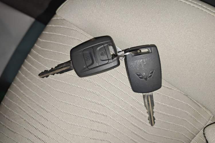 Used Wuling Hongguang V 2022 1.5L Enjoy Edition Hydraulic Power Steering LAR Vehicle Key