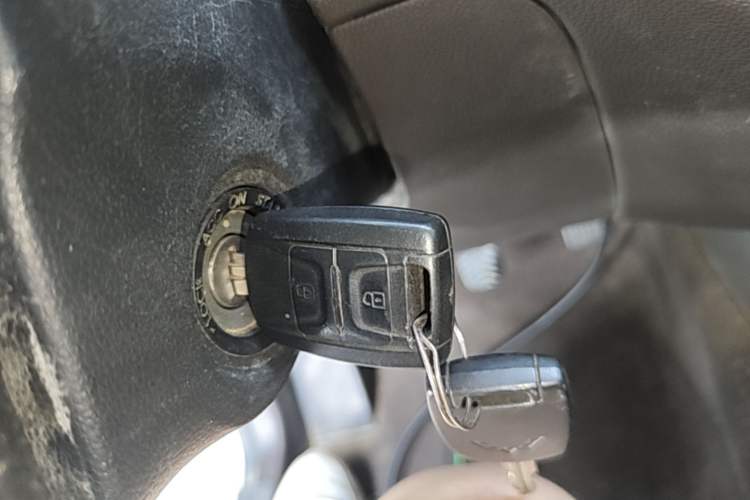 Used Wuling Hongguang V 2022 1.5L Jingqu Version Hydraulic Power Steering LAR Vehicle Key