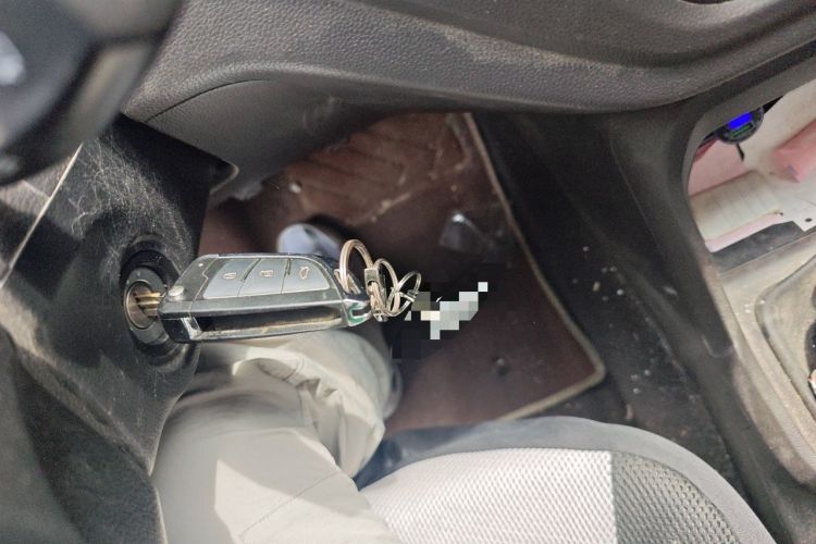 Used Wuling Hongguang V 2022 1.5L Jingqu Edition Electric-Assist LAR Vehicle Key