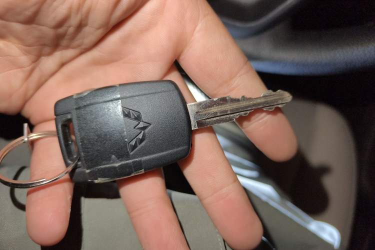 Used Wuling Hongguang V 2022 1.5L Jingqu Version Hydraulic Power Steering LAR Vehicle Key
