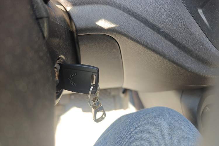 Used Wuling Hongguang V 2022 1.5L Jingqu Version Hydraulic Power Steering LAR Vehicle Key
