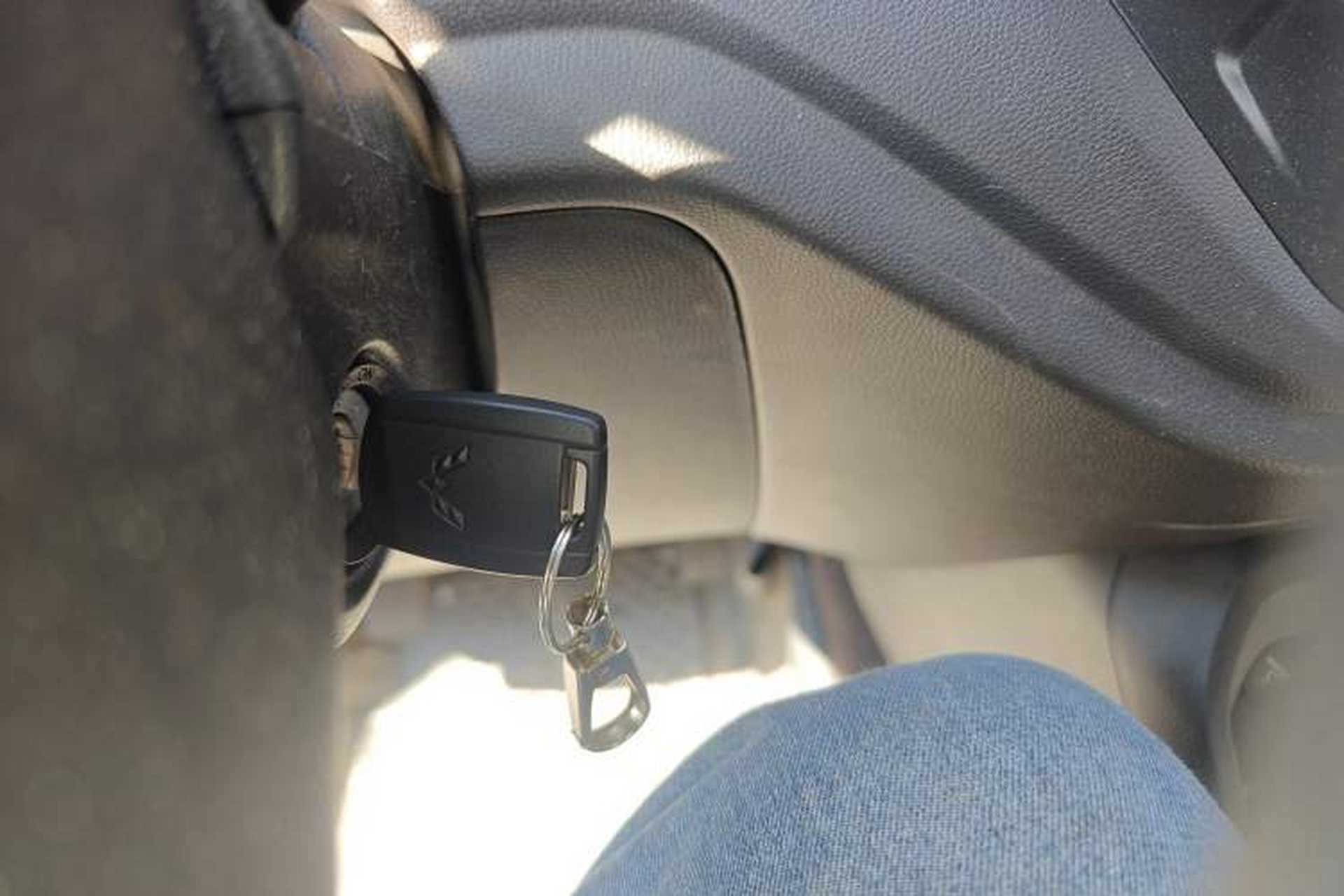 Used Wuling Hongguang V 2022 1.5L Jingqu Version Hydraulic Power Steering LAR Vehicle Key