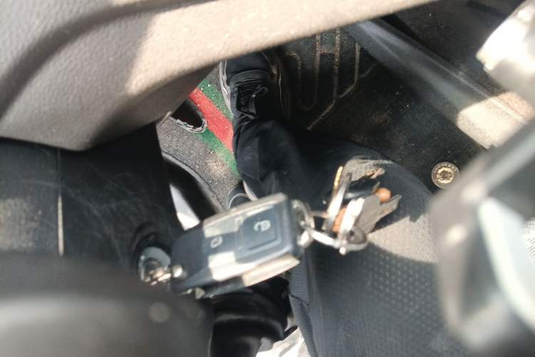 Used Wuling Hongguang V 2022 1.5L Jingqu Edition Electric-Assist LAR Vehicle Key