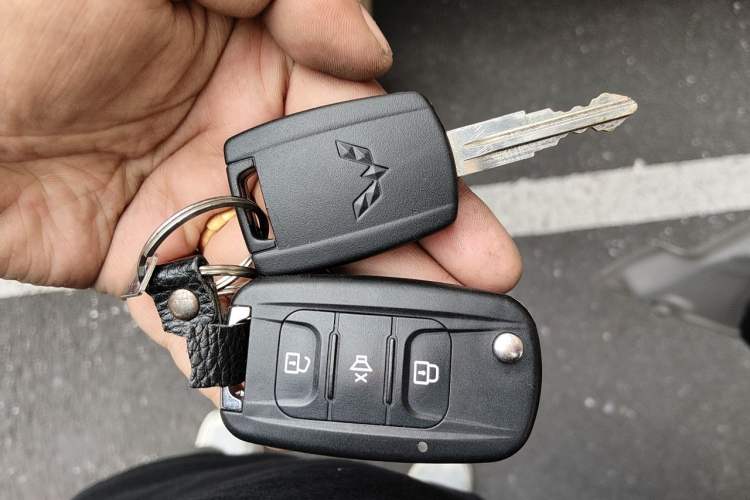 Used Wuling Hongguang V 2022 1.5L Jingqu Version Hydraulic Power Steering LAR Vehicle Key