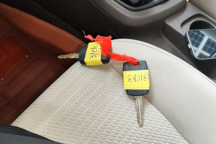 Used Wuling Hongguang V 2022 1.5L Jingqu Edition Electric-Assist LAR Vehicle Key