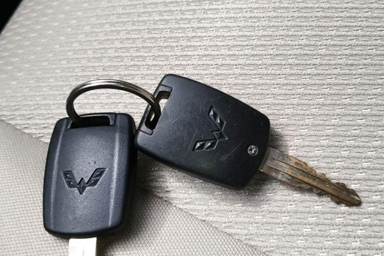 Used Wuling Hongguang V 2022 1.5L Jingqu Edition Electric-Assist LAR Vehicle Key