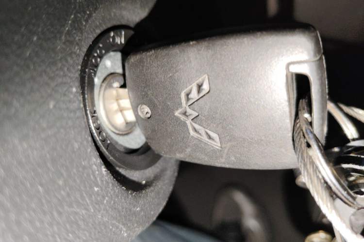 Used Wuling Hongguang V 2022 1.5L Jingqu Version Hydraulic Power Steering LAR Vehicle Key