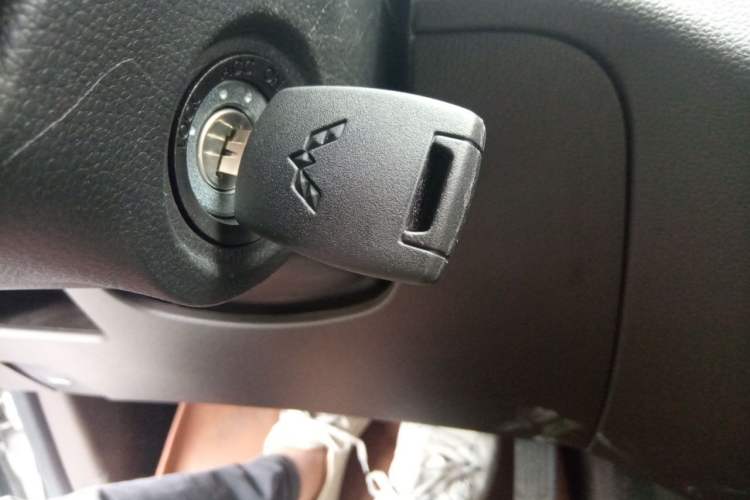Used Wuling Hongguang V 2022 1.5L Jingqu Edition Electric-Assist LAR Vehicle Key