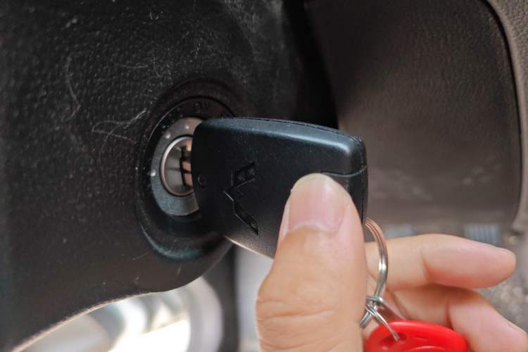 Used Wuling Hongguang V 2022 1.5L Jingqu Edition Electric-Assist LAR Vehicle Key