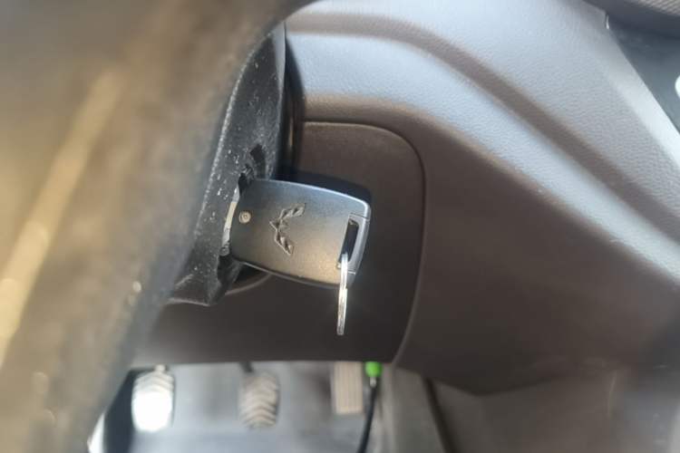 Used Wuling Hongguang V 2022 1.5L Jingqu Edition Electric-Assist LAR Vehicle Key