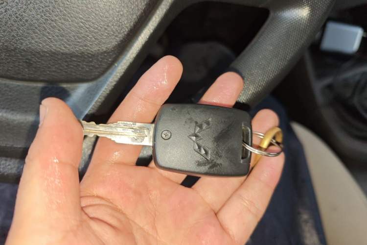Used Wuling Hongguang V 2022 1.5L Jingqu Edition Electric-Assist LAR Vehicle Key