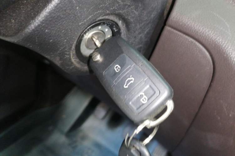Used Wuling Hongguang V 2022 1.5L Jingqu Version Hydraulic Power Steering LAR Vehicle Key