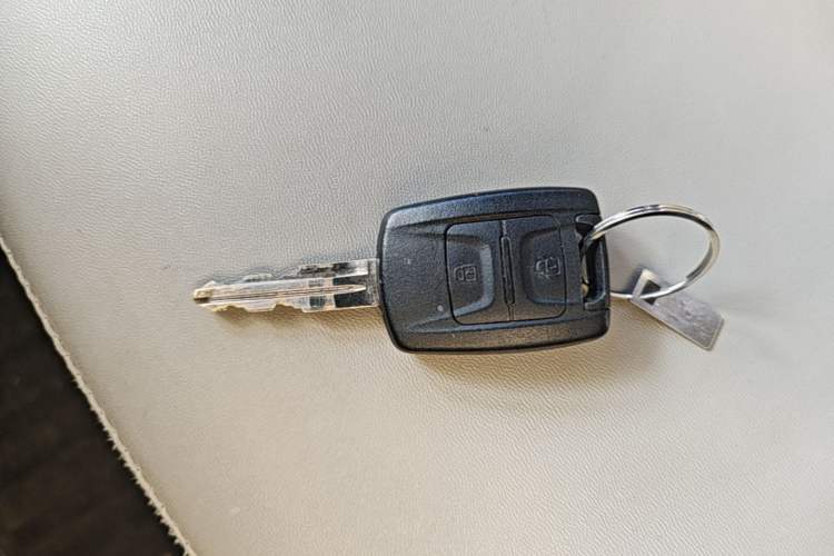 Used Wuling Hongguang V 2022 1.5L Jingqu Edition Electric-Assist LAR Vehicle Key