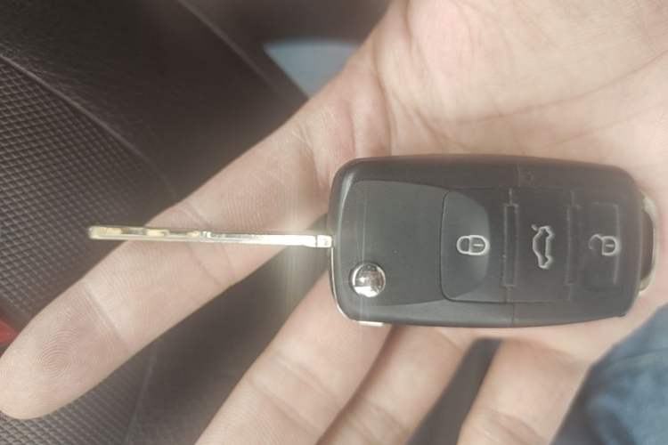 Used Wuling Hongguang V 2022 1.5L Jingqu Edition Electric-Assist LAR Vehicle Key