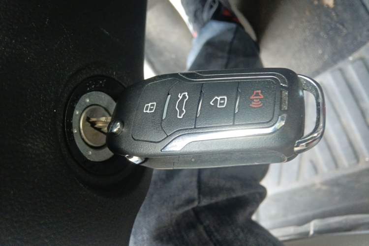 Used Wuling Hongguang V 2022 1.5L Jingqu Edition Electric-Assist LAR Vehicle Key