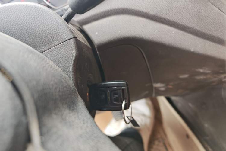 Used Wuling Hongguang V 2022 1.5L Jingqu Version Hydraulic Power Steering LAR Vehicle Key