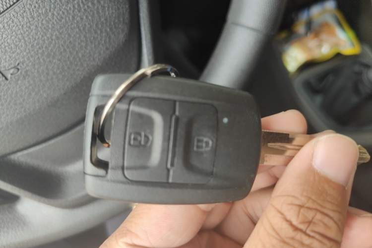 Used Wuling Hongguang V 2022 1.5L Jingqu Edition Electric-Assist LAR Vehicle Key