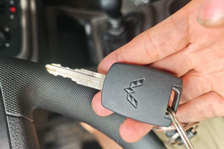 Used Wuling Hongguang V 2022 1.5L Jingqu Edition Electric-Assist LAR Vehicle Key