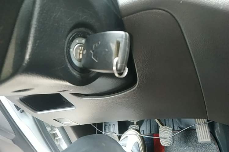 Used Wuling Hongguang V 2022 1.5L Jingqu Edition Electric-Assist LAR Vehicle Key
