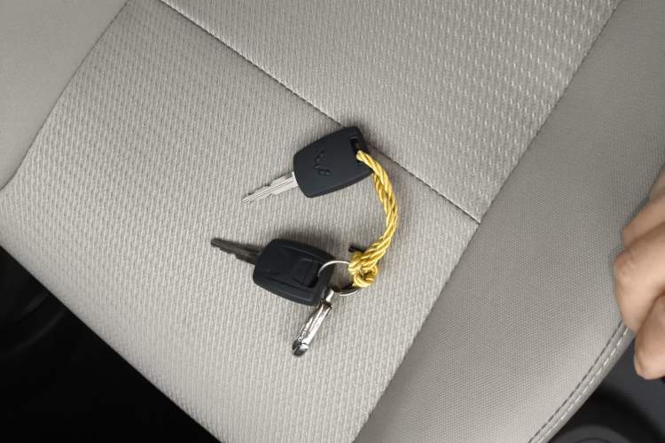 Used Wuling Hongguang V 2022 1.5L Jingqu Edition Electric-Assist LAR Vehicle Key